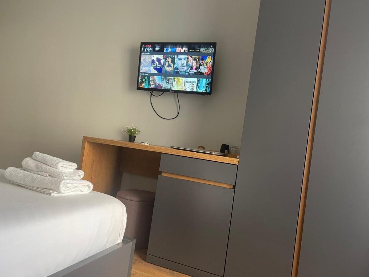 Andys Rooms Hotel Тирана Экстерьер фото